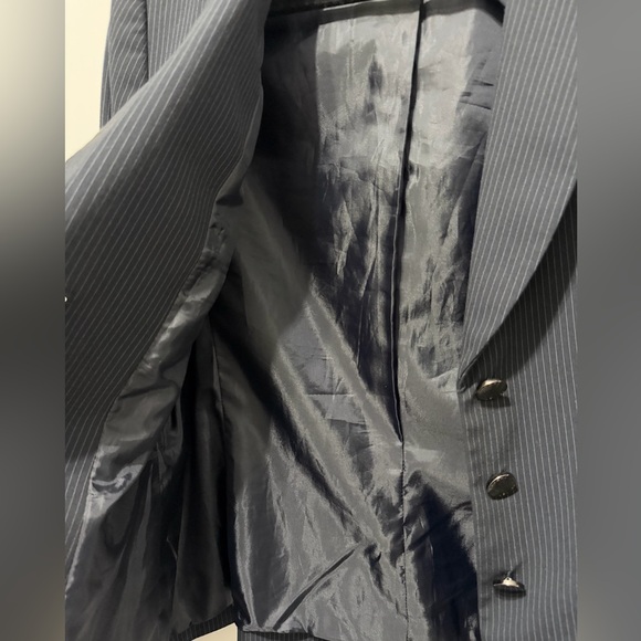 Tahari Arthur S Levine Women’s 10 Black Chic Pinstripe Blazer Classic Jacket - Picture 7 of 7